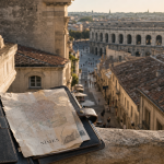 Nimes quartiers : vue sur l’Écusson et les Arènes