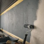 Peindre du platre sans cloques : mur en plâtre, rouleau et séchage
